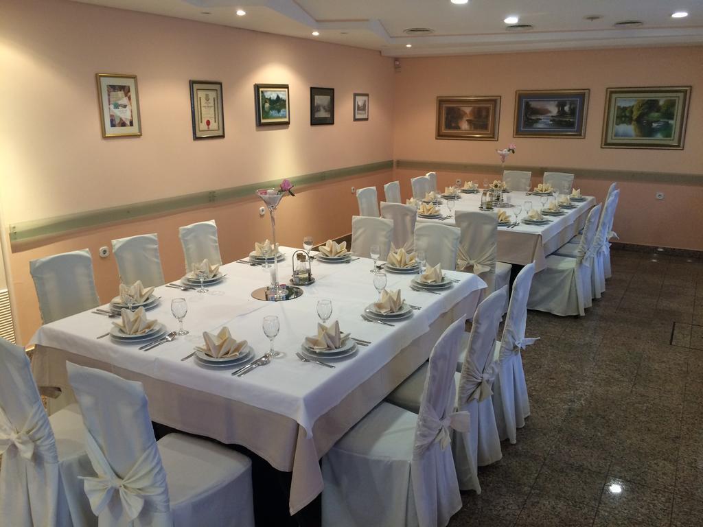 Bed&Breakfast Restaurant DP Donji Zvecaj Exterior foto