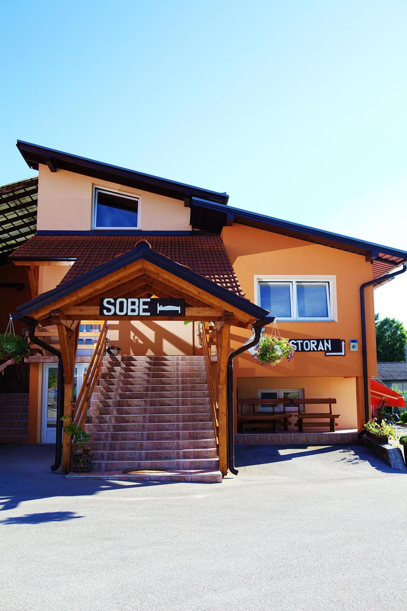 Bed&Breakfast Restaurant DP Donji Zvecaj Exterior foto