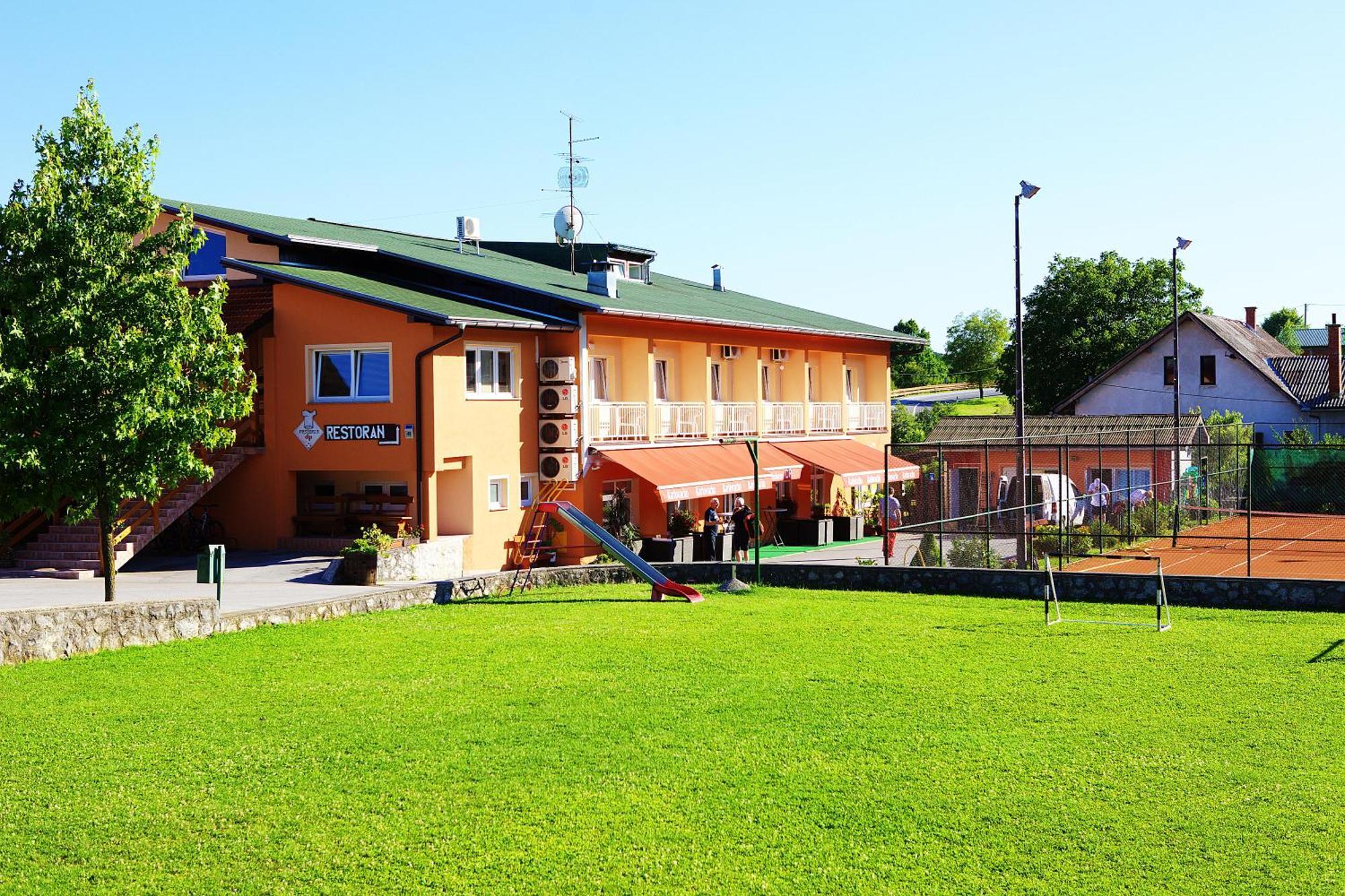 Bed&Breakfast Restaurant DP Donji Zvecaj Exterior foto