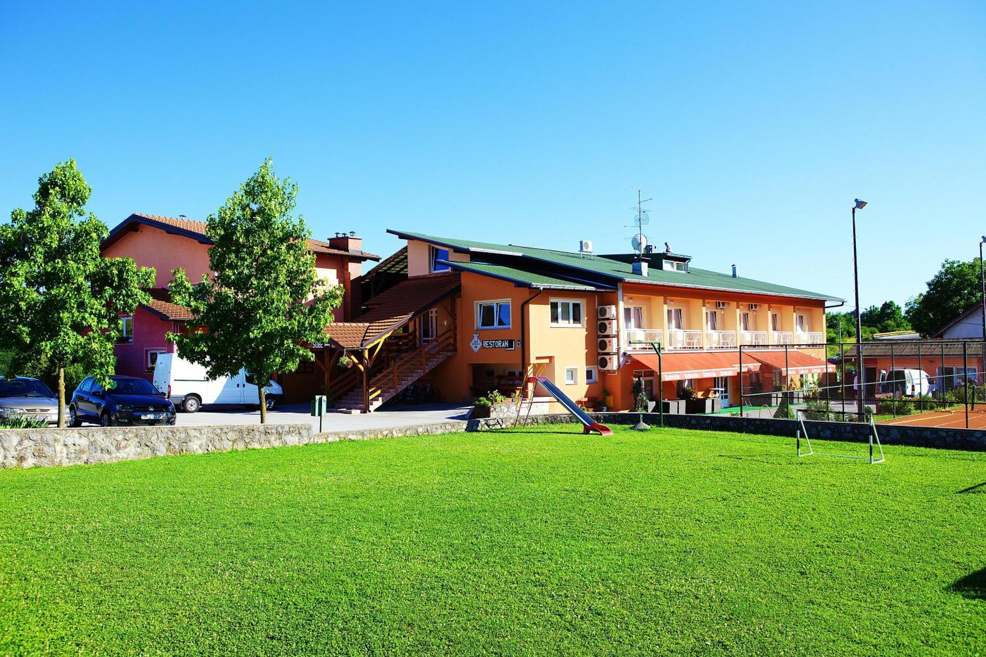 Bed&Breakfast Restaurant DP Donji Zvecaj Exterior foto