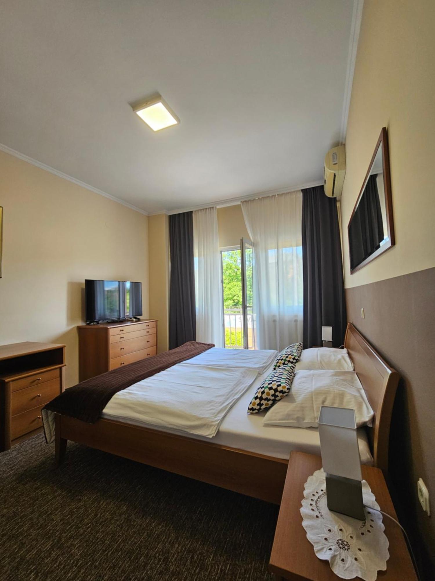Bed&Breakfast Restaurant DP Donji Zvecaj Exterior foto