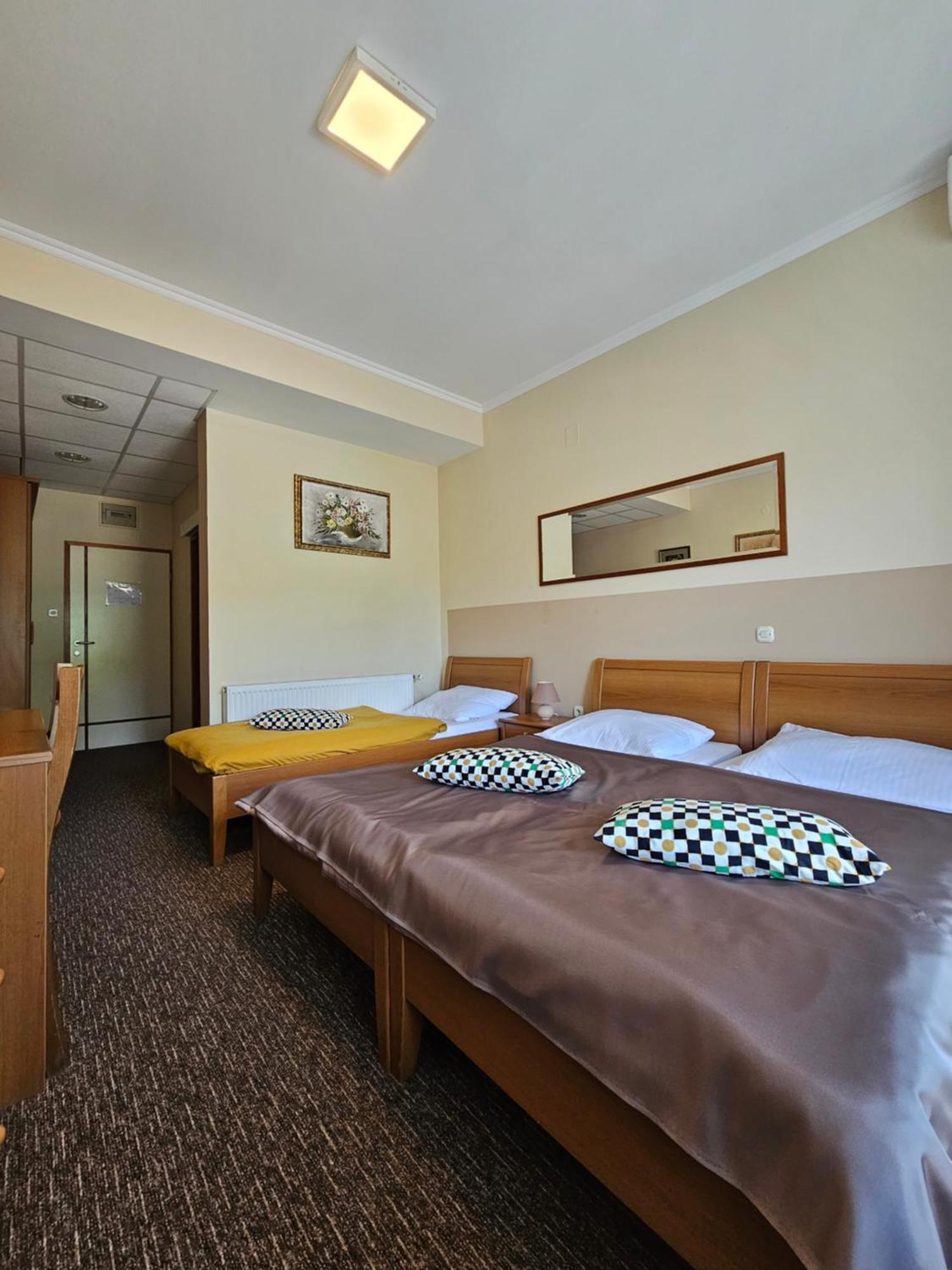 Bed&Breakfast Restaurant DP Donji Zvecaj Exterior foto