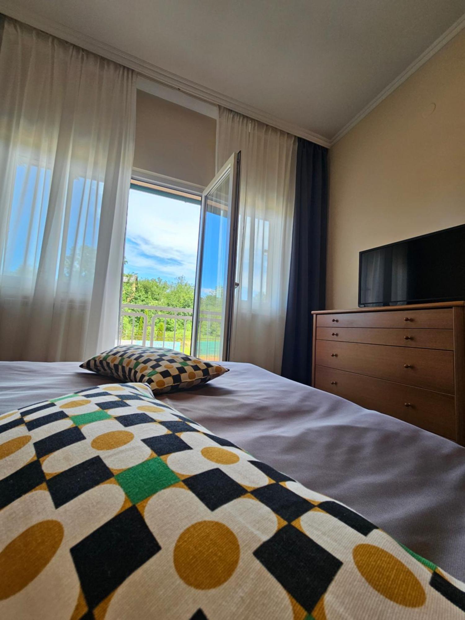 Bed&Breakfast Restaurant DP Donji Zvecaj Zimmer foto