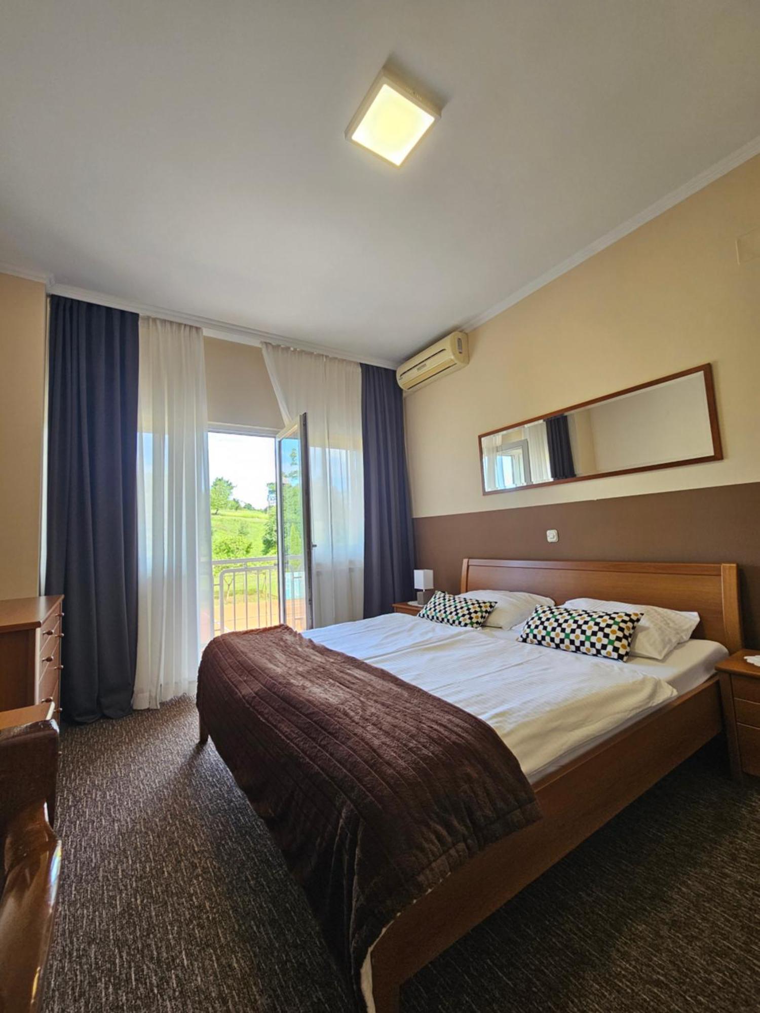 Bed&Breakfast Restaurant DP Donji Zvecaj Zimmer foto