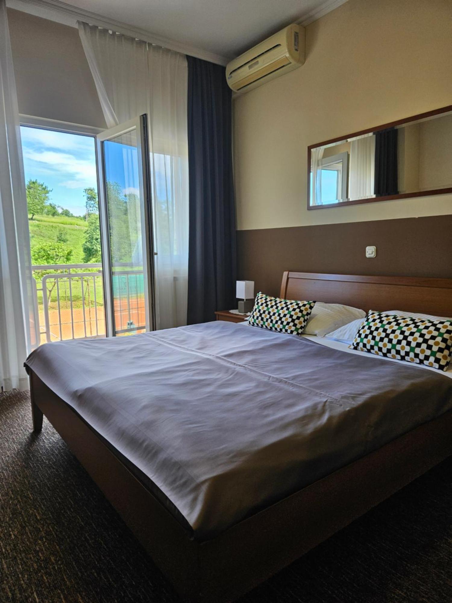 Bed&Breakfast Restaurant DP Donji Zvecaj Zimmer foto
