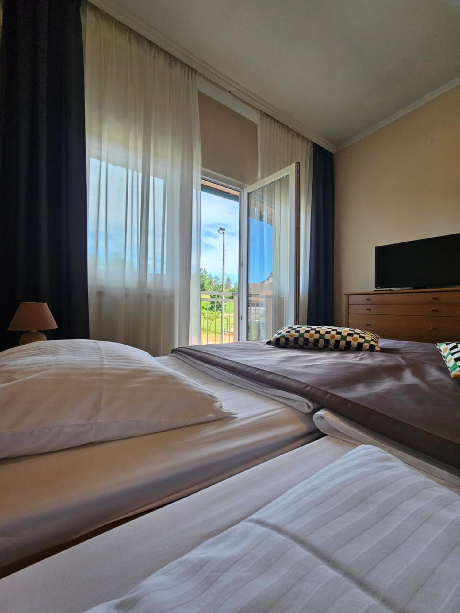 Bed&Breakfast Restaurant DP Donji Zvecaj Exterior foto