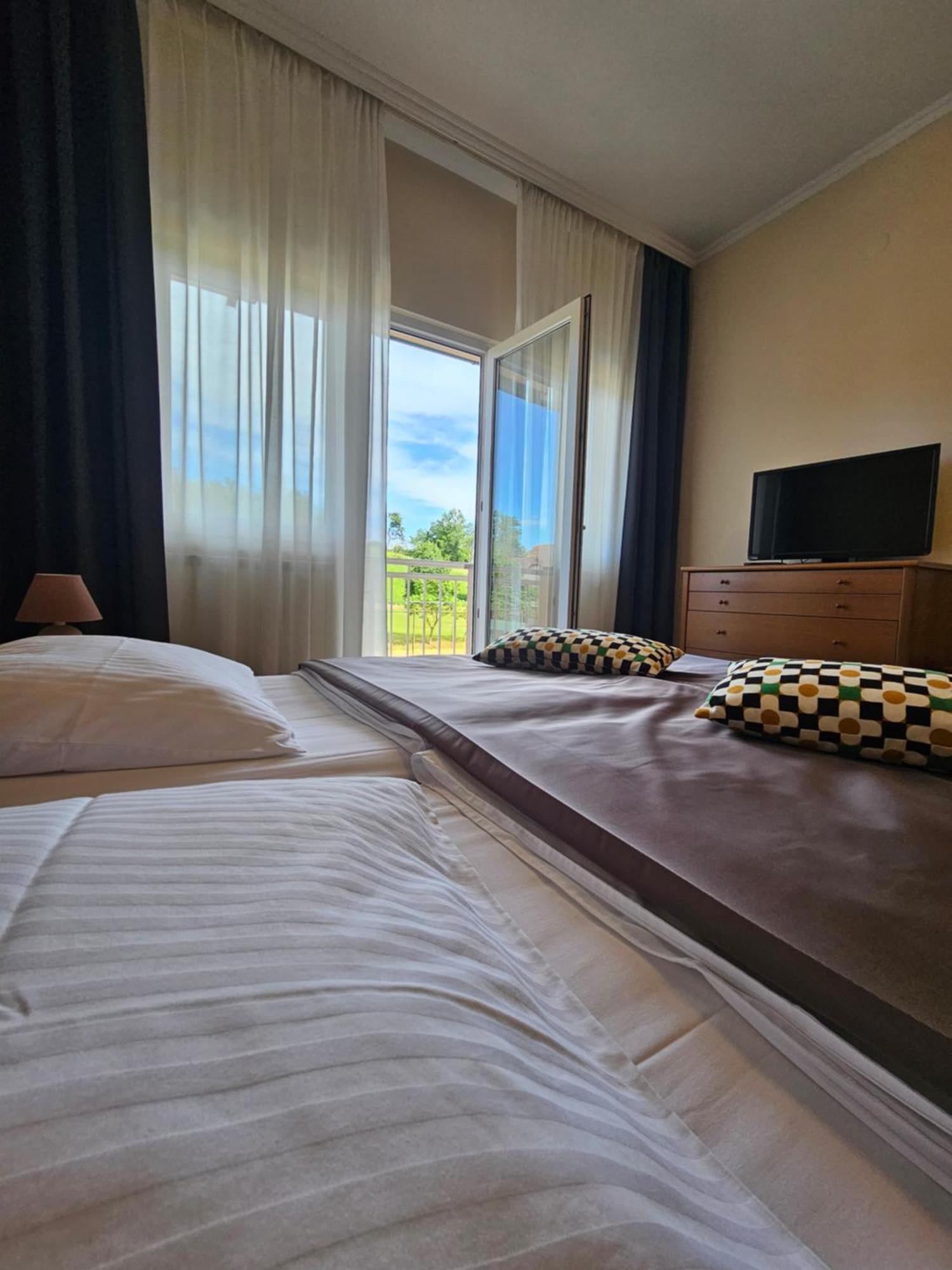 Bed&Breakfast Restaurant DP Donji Zvecaj Exterior foto