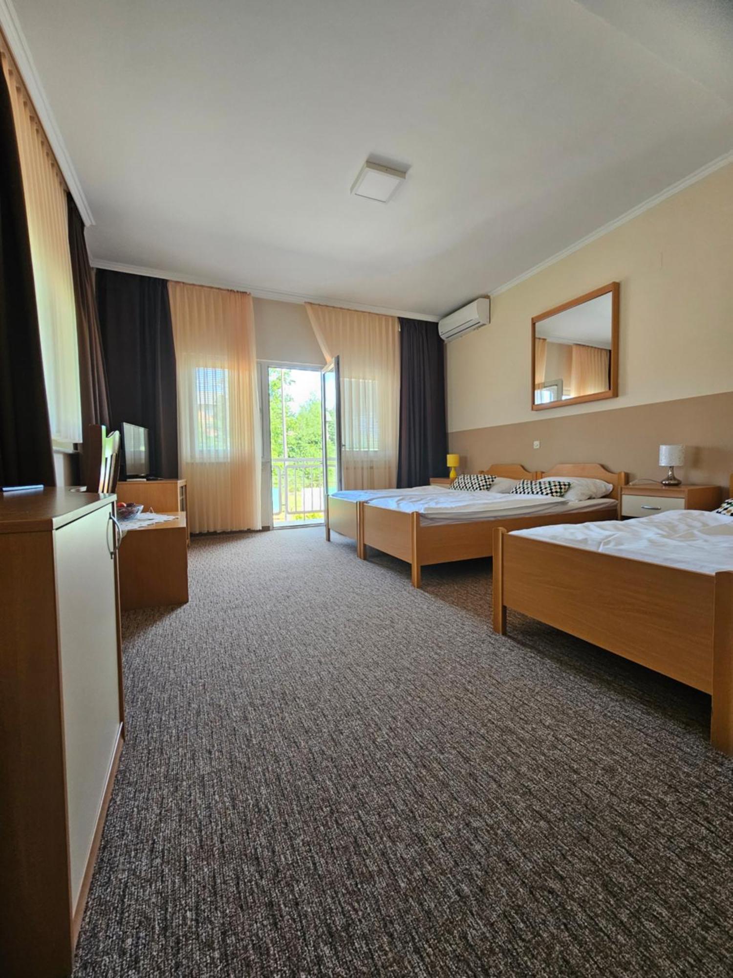 Bed&Breakfast Restaurant DP Donji Zvecaj Exterior foto