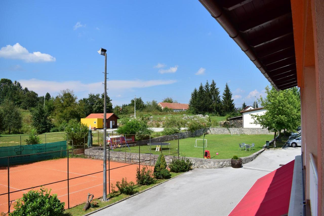 Bed&Breakfast Restaurant DP Donji Zvecaj Exterior foto